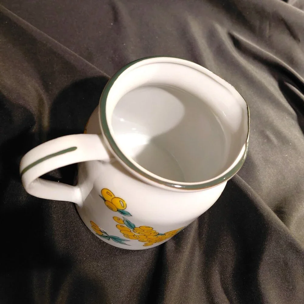 Bright and Cheerful Korean "Berry Patch" Pitcher, NEW TRENDS COLLECTION - Picture 3 of 4